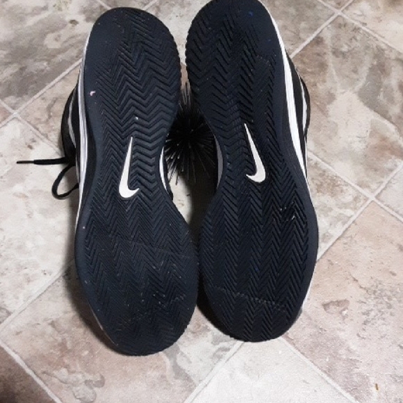 NIKE HYPERFUSE MEN\'S SIZE 12.5 Black and White Sneakers main image 6